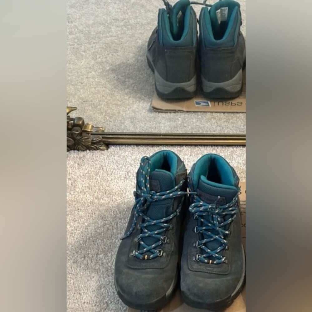 Columbia Women's Lace Up Boots - Gray and Teal